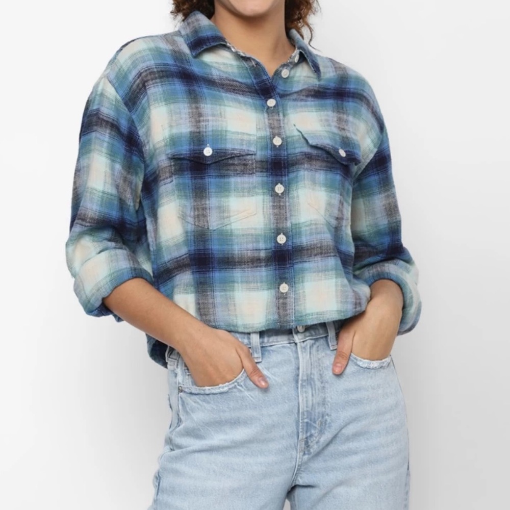 American Eagle AEO Blue Plaid Long Sleeve Flannel Button Down Top 
Size Small